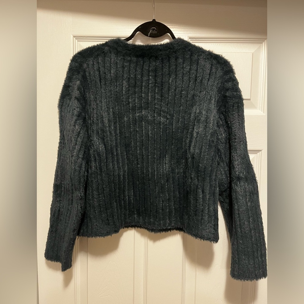 Aritzia Babaton Ulmann Fleecy Cozy Knit Eyelash Style Cropped Sweater Sz S - Picture 3 of 12